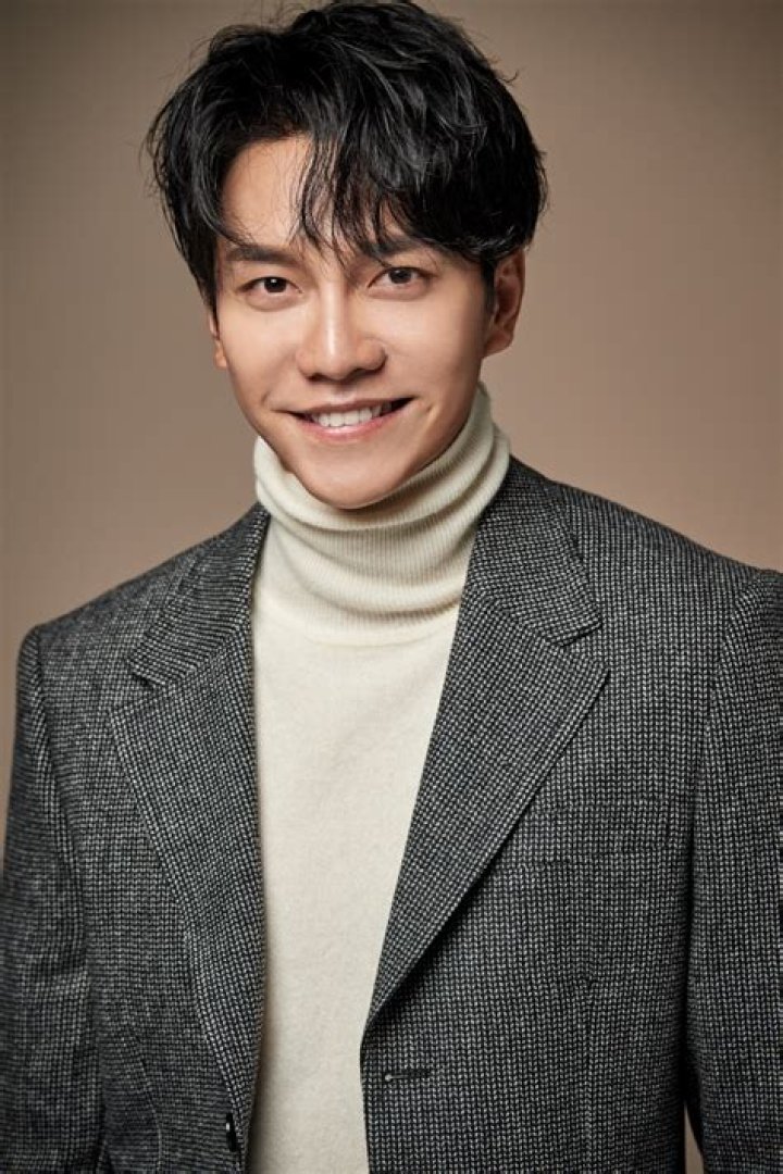 Lee Seung-gi Biography, Age, Height, Wife, Net Worth, Family