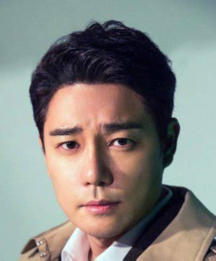 Lee Tae-gon Biography, Age, Height, Wife, Net Worth, Family