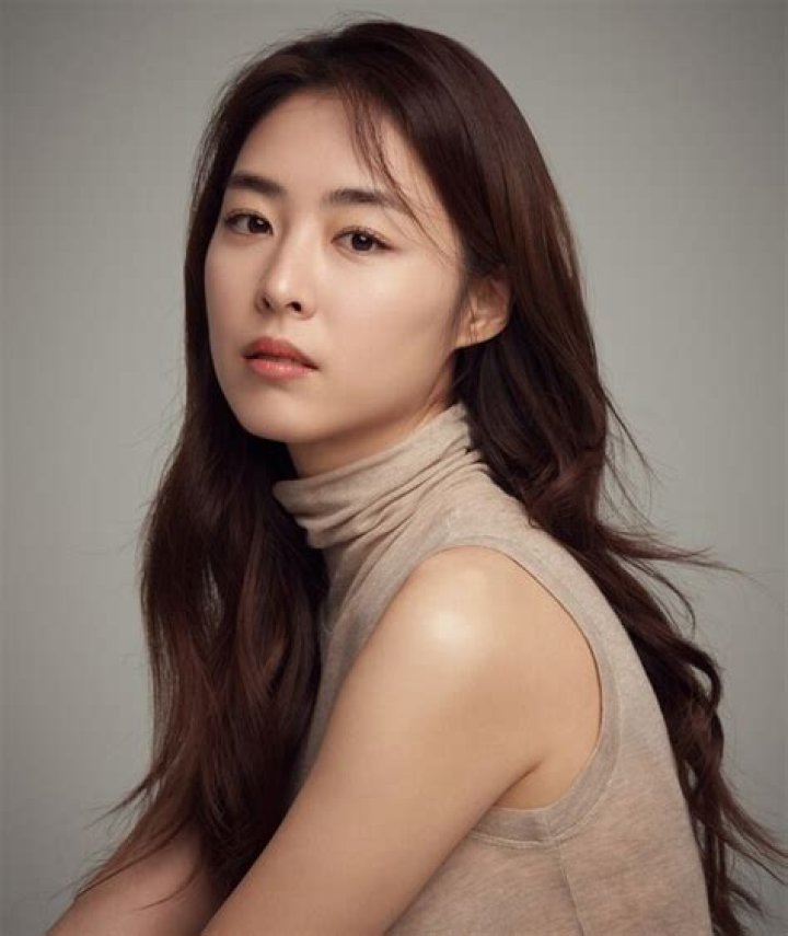 Lee Yeon-hee Biography, Age, Height, Husband, Net Worth, Family
