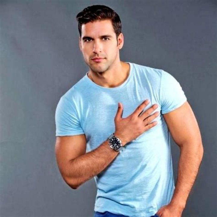 Lenny de la Rosa Biography, Age, Height, Wife, Net Worth, Family