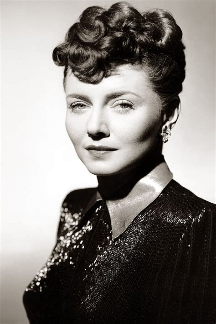 Lenore Aubert Biography, Age, Height, Husband, Net Worth, Family