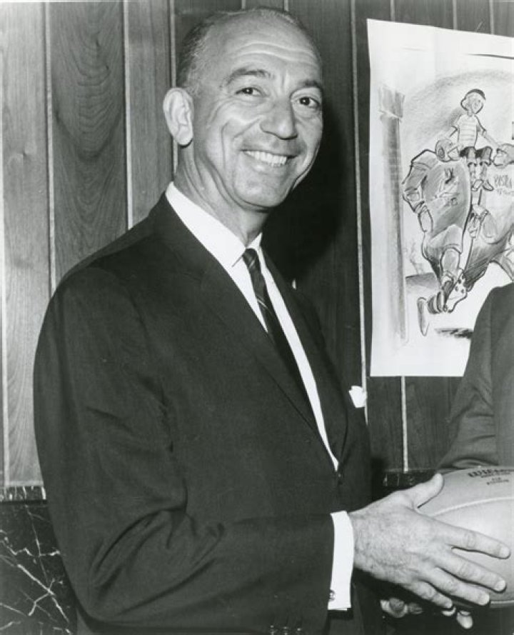 Leon Hess Biography, Age, Height, Wife, Net Worth and Family