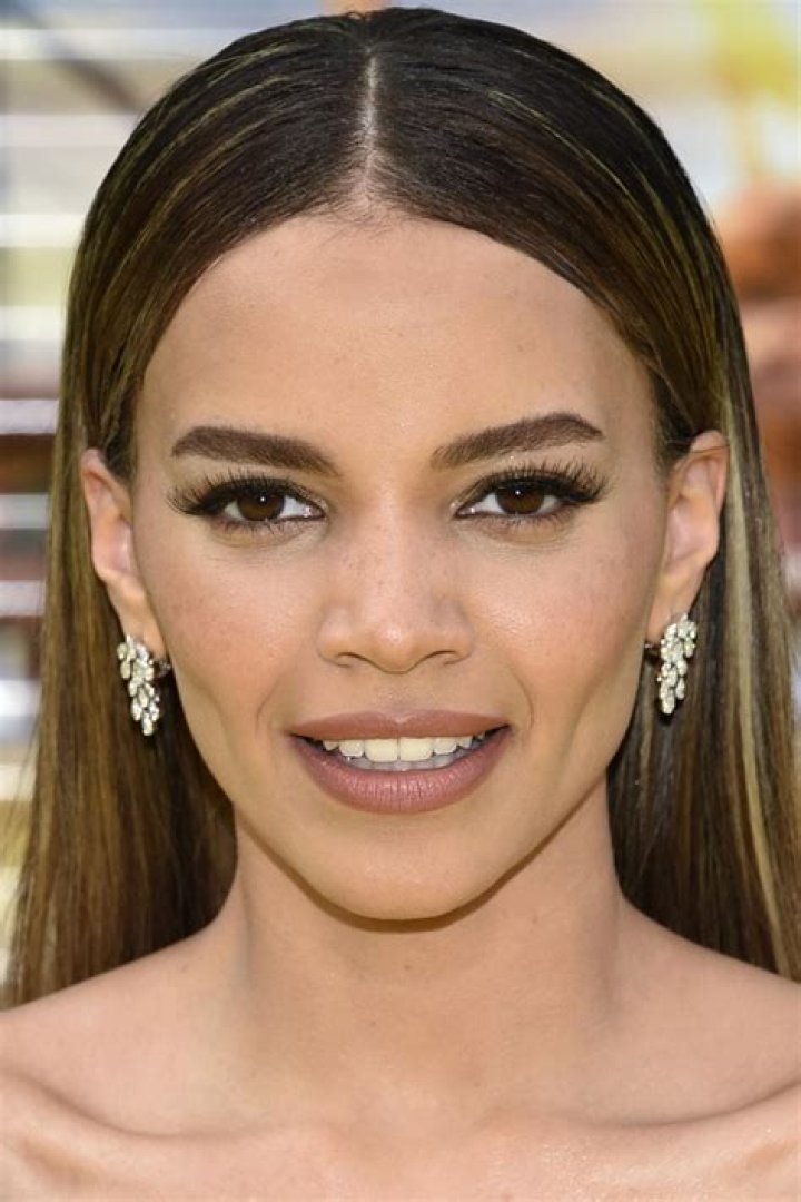 Leslie Grace biografía, edad, altura, esposa, net worth, familia