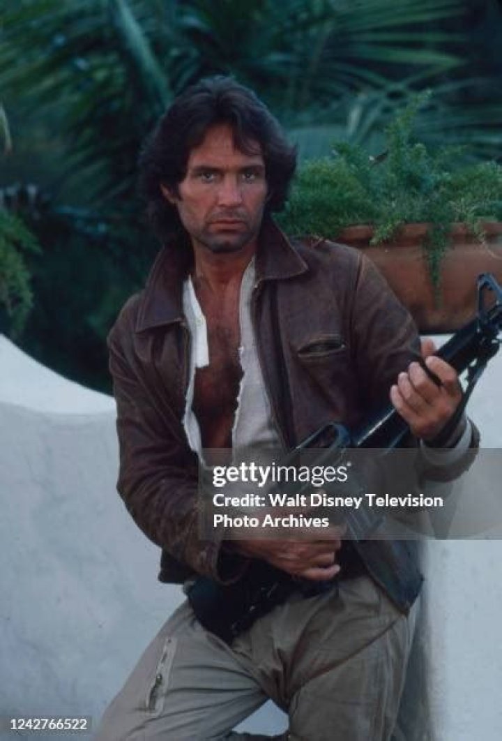 Lewis Van Bergen Biography, Age, Height, Wife, Net Worth, Family