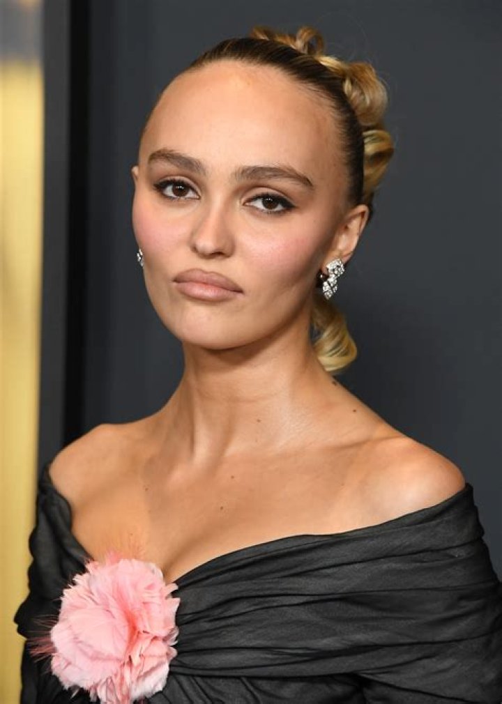 Lily-Rose Depp Biography, Age, Height, Husband, Net Worth, Family