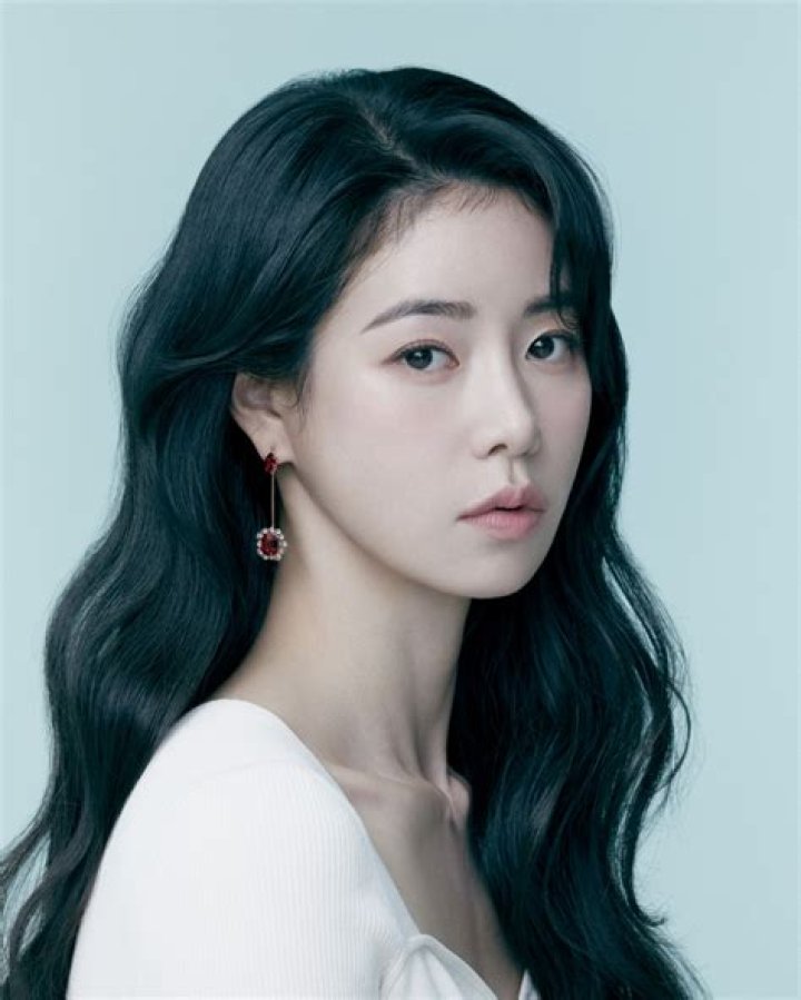 Lim Ji-yeon Biography, Age, Height, Husband, Net Worth, Family