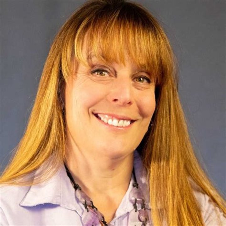 Lisa Edwards Biography, Age, Height, Husband, Net Worth, Family