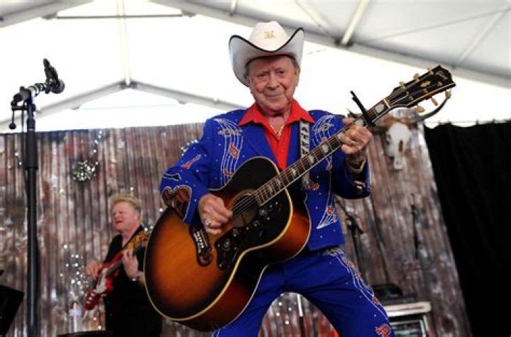 Little Jimmy Dickens biografía, edad, altura, esposo, net worth, familia