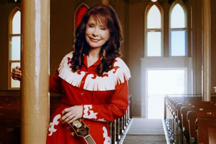 Loretta Lynn Biography, Age, Height, Husband, Net Worth, Family