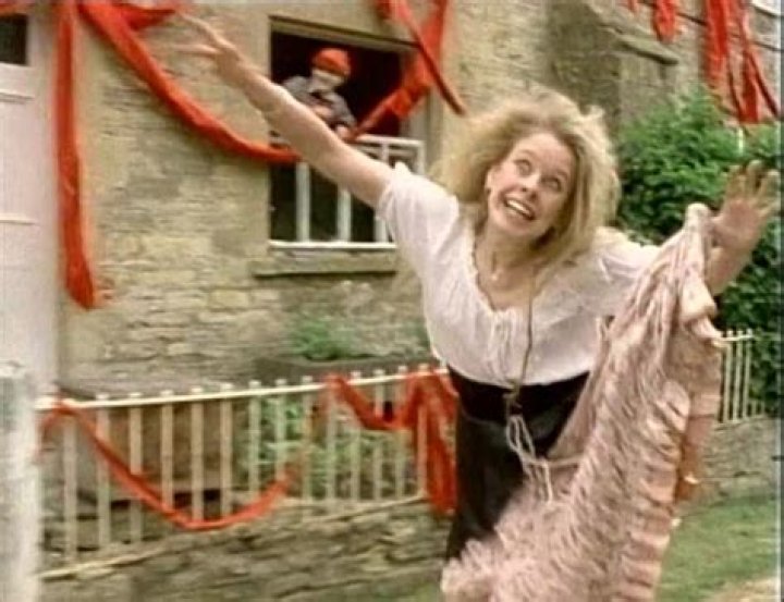 Louise Court Biography, Age, Height, Husband, Net Worth, Family