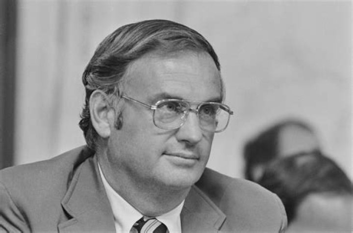 Lowell Weicker Biography, Age, Height, Wife, Net Worth, Family