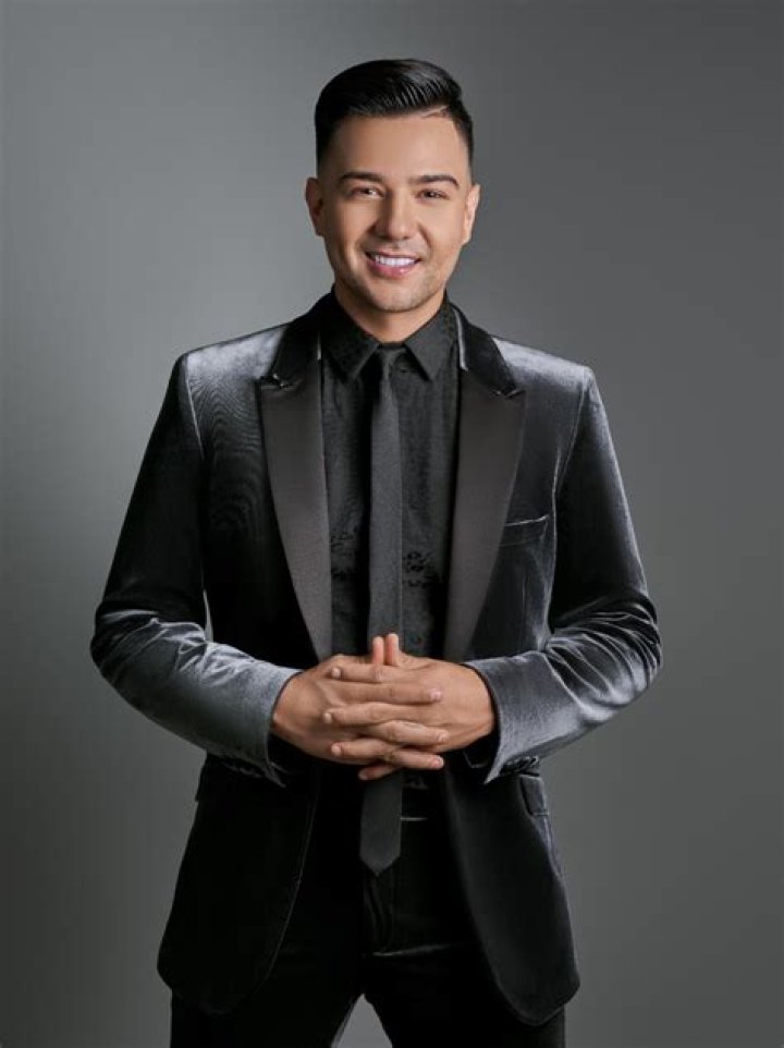 Luis Coronel biografía, edad, altura, esposo, net worth, familia