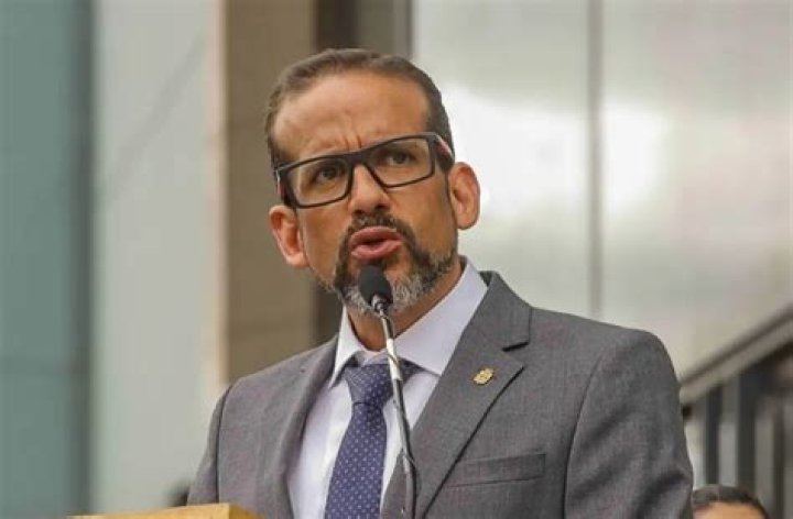 Luis Fernando Camacho Biography, Age, Height, Wife, Net Worth, Family