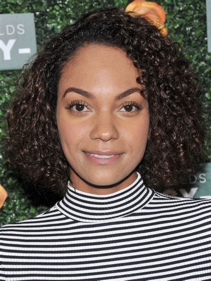 Lyndie Greenwood Biography, Age, Height, Husband, Net Worth, Family