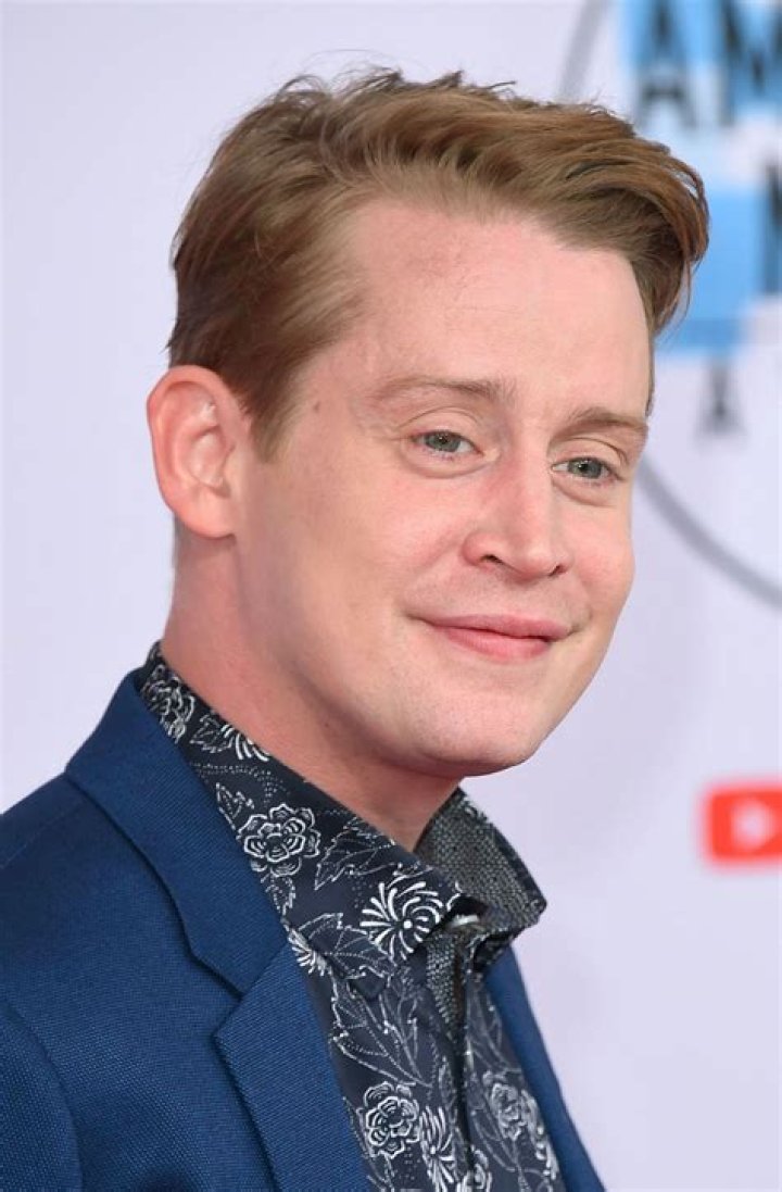 Macaulay Culkin biografía, edad, altura, esposo, net worth, familia