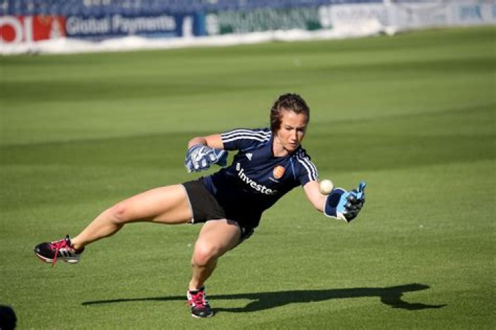 Maddie Hinch Biography, Age, Height, Husband, Net Worth, Family