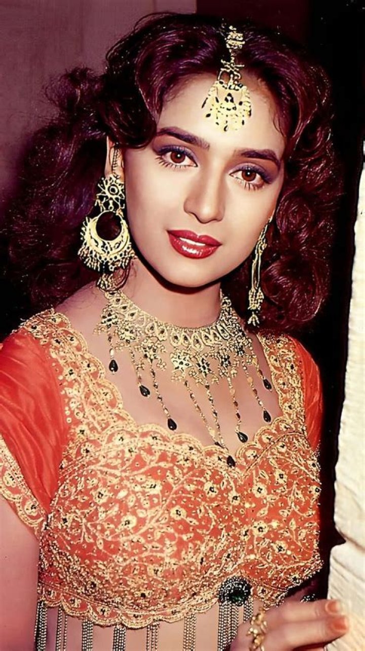 Madhuri Dixit Biography, Age, Height, Husband, Net Worth, Family