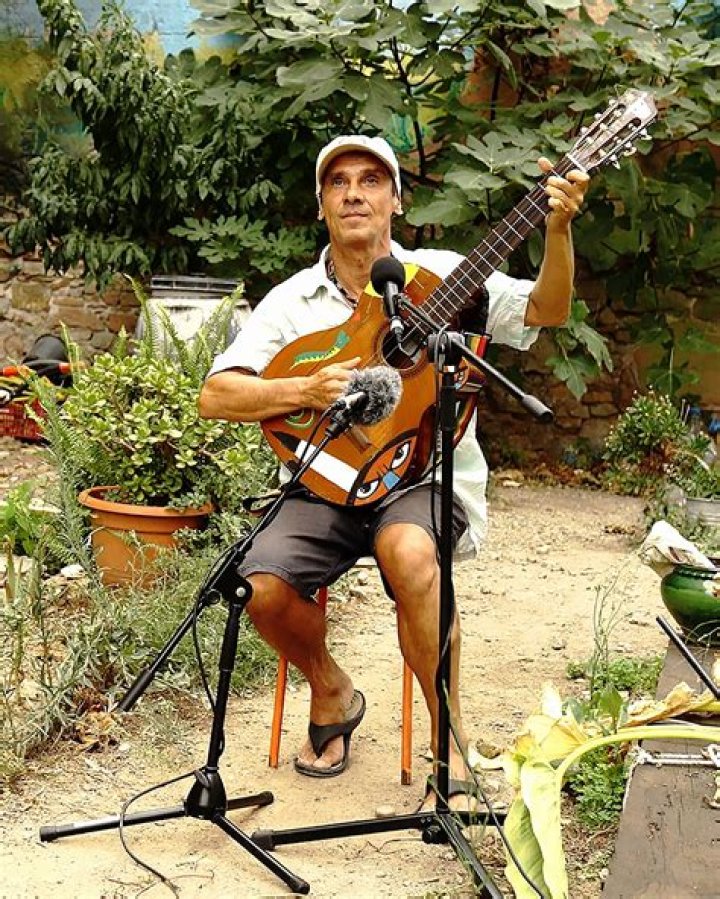 Manu Chao Biography, Age, Height, Wife, Net Worth, Family
