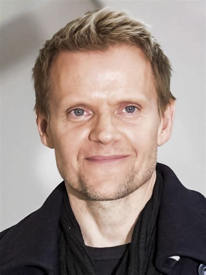 Marc Warren Biography, Age, Height, Wife, Net Worth, Family