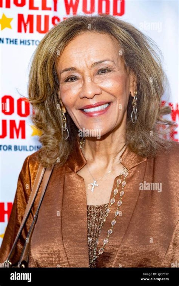 Marilyn McCoo Biography, Age, Height, Husband, Net Worth, Family