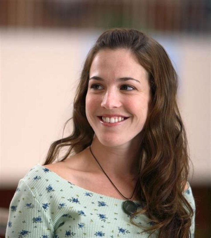 Martha MacIsaac Biography, Age, Height, Husband, Net Worth, Family