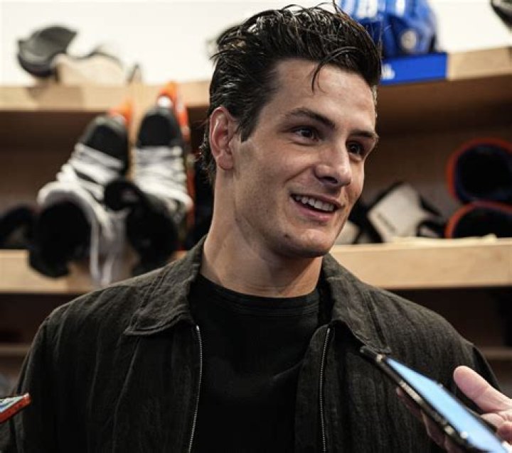 Mathew Barzal Biography, Age, Height, Wife, Net Worth, Family