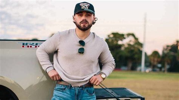 Matt Oakley Biography, Age, Height, Wife, Net Worth, Family