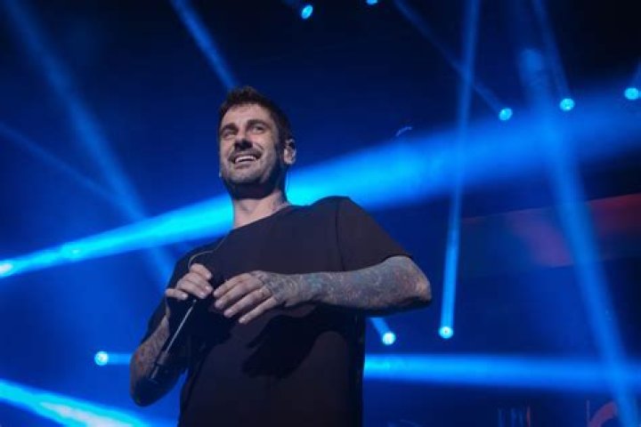 Melendi Biography, Age, Height, Wife, Net Worth, Family