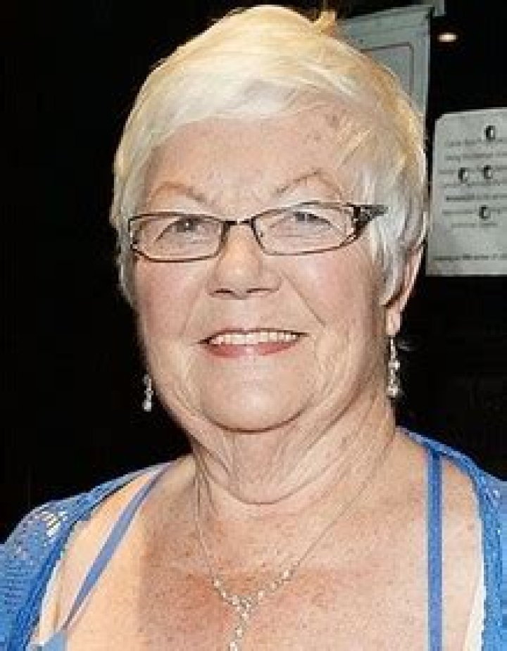 Menna Trussler Biography, Age, Height, Husband, Net Worth, Family