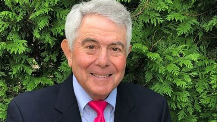 Merrill Reese Biography, Age, Height, Wife, Net Worth, Family