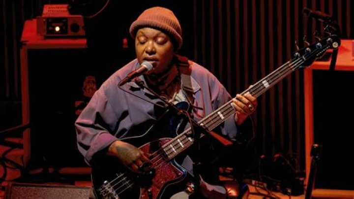 Meshell Ndegeocello Biography, Age, Height, Husband, Net Worth, Family