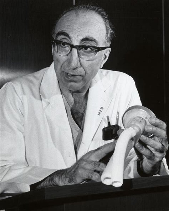Michael DeBakey Biography, Age, Height, Wife, Net Worth and Family