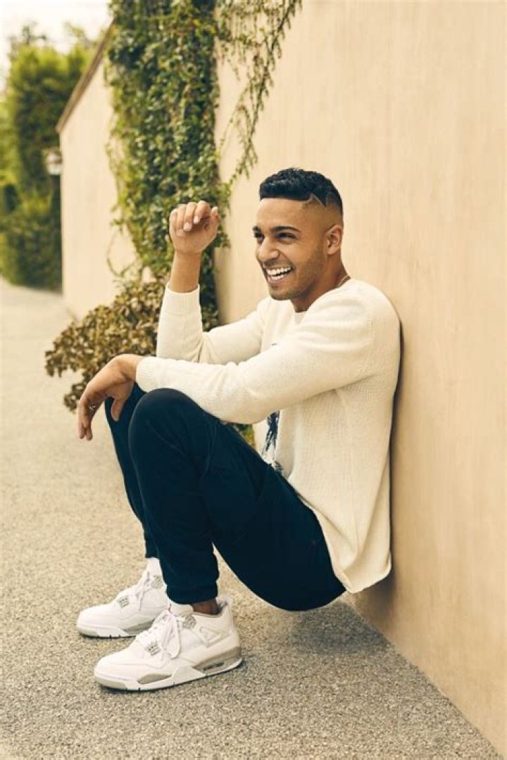 Michael Evans Behling Biography, Age, Height, Wife, Net Worth, Family