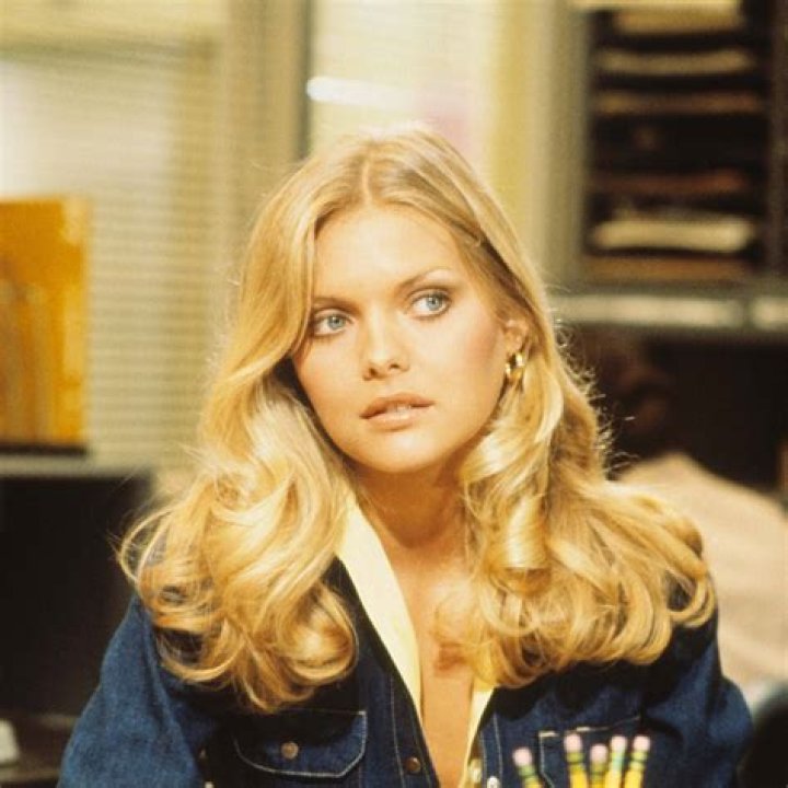 Michelle Pfeiffer Biography, Age, Height, Husband, Net Worth, Family