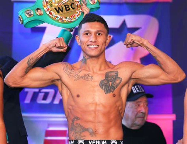 Miguel Berchelt Biography, Age, Height, Wife, Net Worth, Family