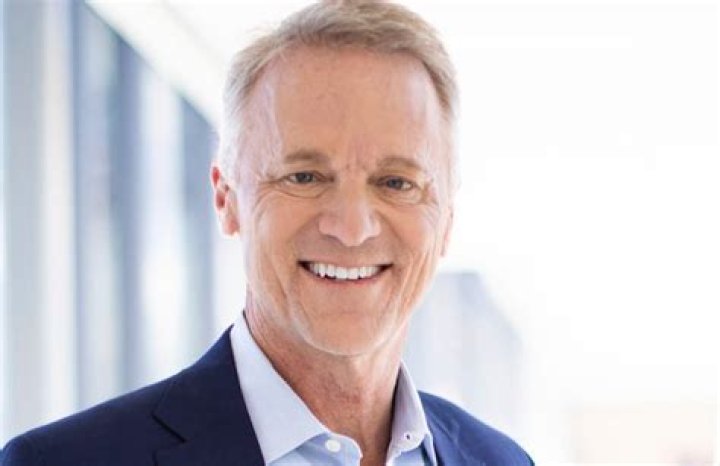 Mike Mahoney Biography, Age, Height, Wife, Net Worth, Family