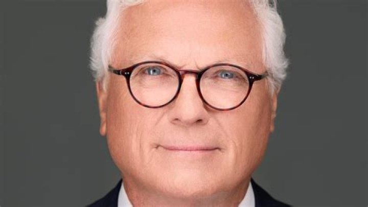 Mike O'Connell Biography, Age, Height, Wife, Net Worth, Family