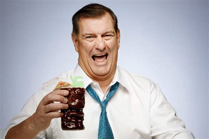 Mike Rawlings Biography, Age, Height, Wife, Net Worth, Family