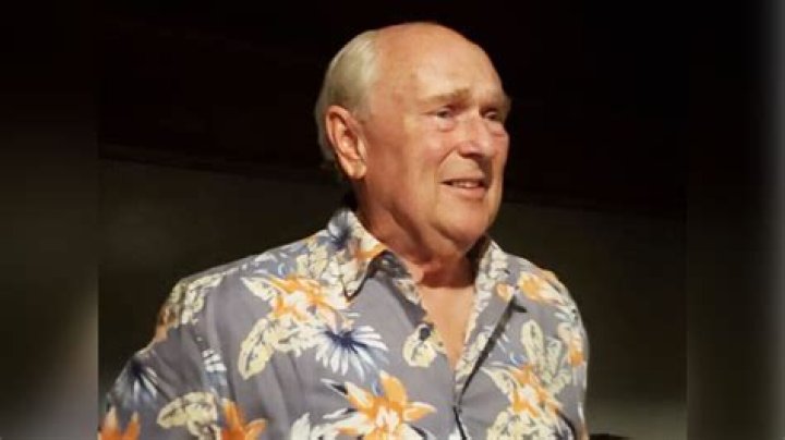 Mike Reynolds Biography, Age, Height, Wife, Net Worth, Family