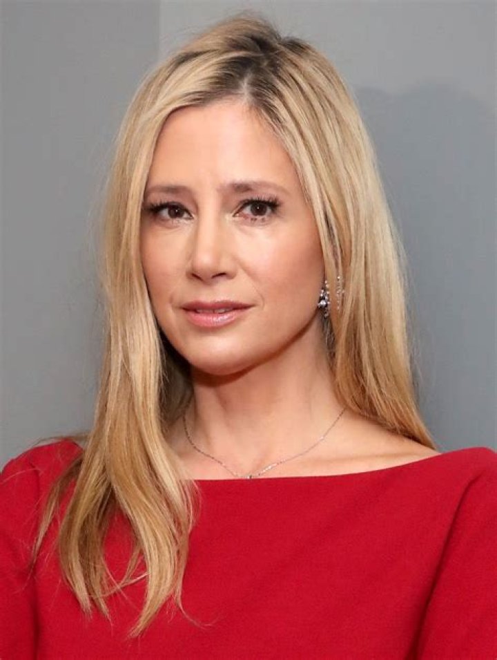 Mira Sorvino Biography, Age, Height, Husband, Net Worth, Family