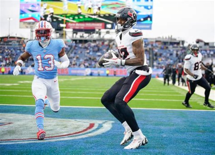 Mo Collins Biography, Age, Height, Wife, Net Worth, Family