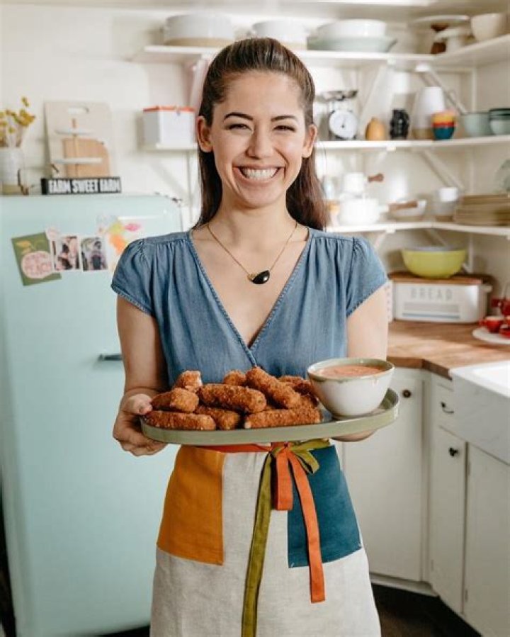 Molly Yeh Biography, Age, Height, Husband, Net Worth, Family