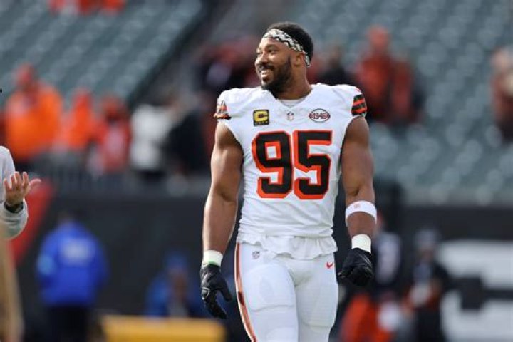 Myles Garrett Biography, Age, Height, Wife, Net Worth, Family