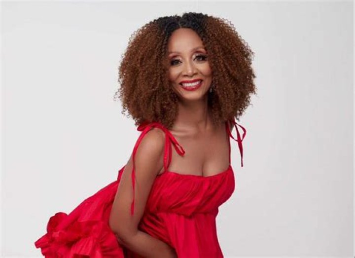 Nadine Sutherland Biography, Age, Height, Husband, Net Worth, Family