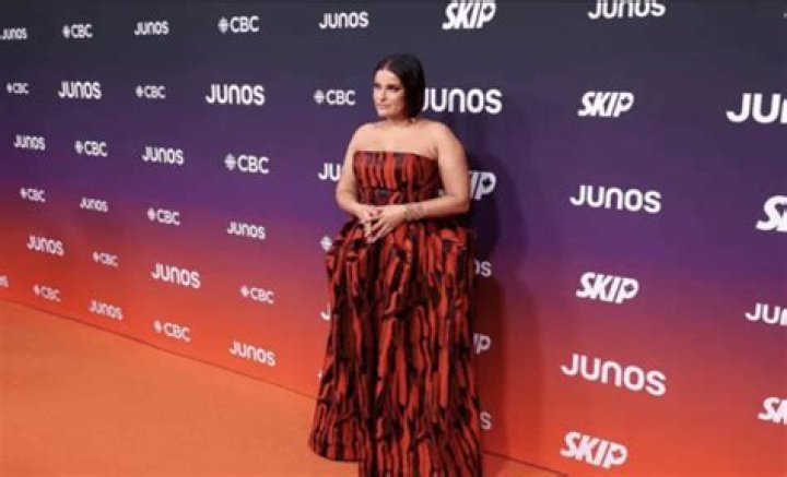 Nelly Furtado Biography, Age, Height, Husband, Net Worth, Family