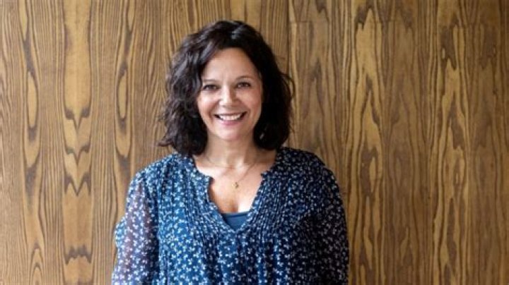 Nicola Shindler Biography, Age, Height, Husband, Net Worth, Family