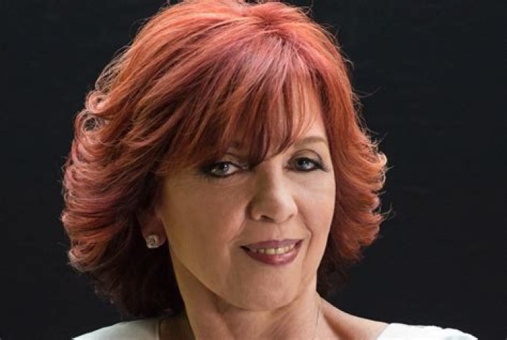 Nora Roberts Biography, Age, Height, Husband, Net Worth, Family