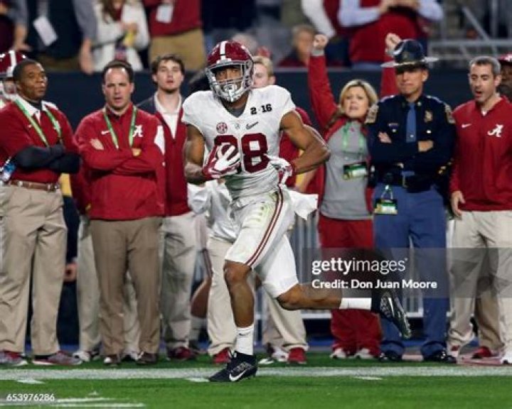 O. J. Howard biografía, edad, altura, esposo, net worth, familia