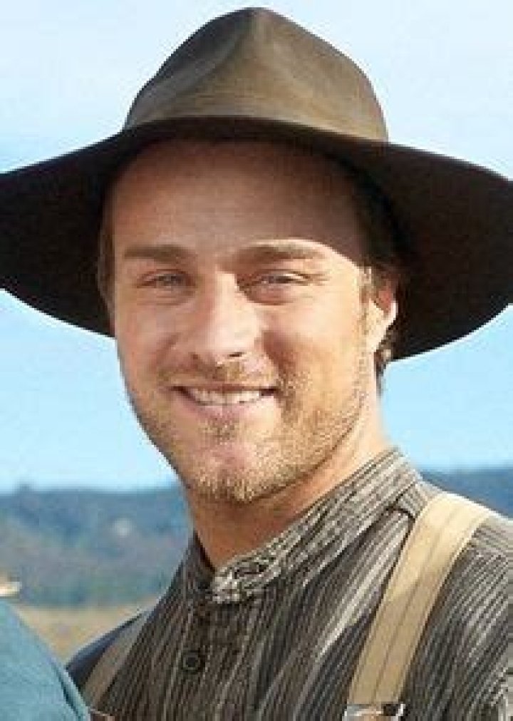 Oliver Macready Biography, Age, Height, Wife, Net Worth, Family