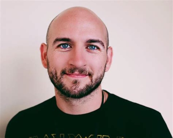 Oliver Thompson Biography, Age, Height, Wife, Net Worth, Family